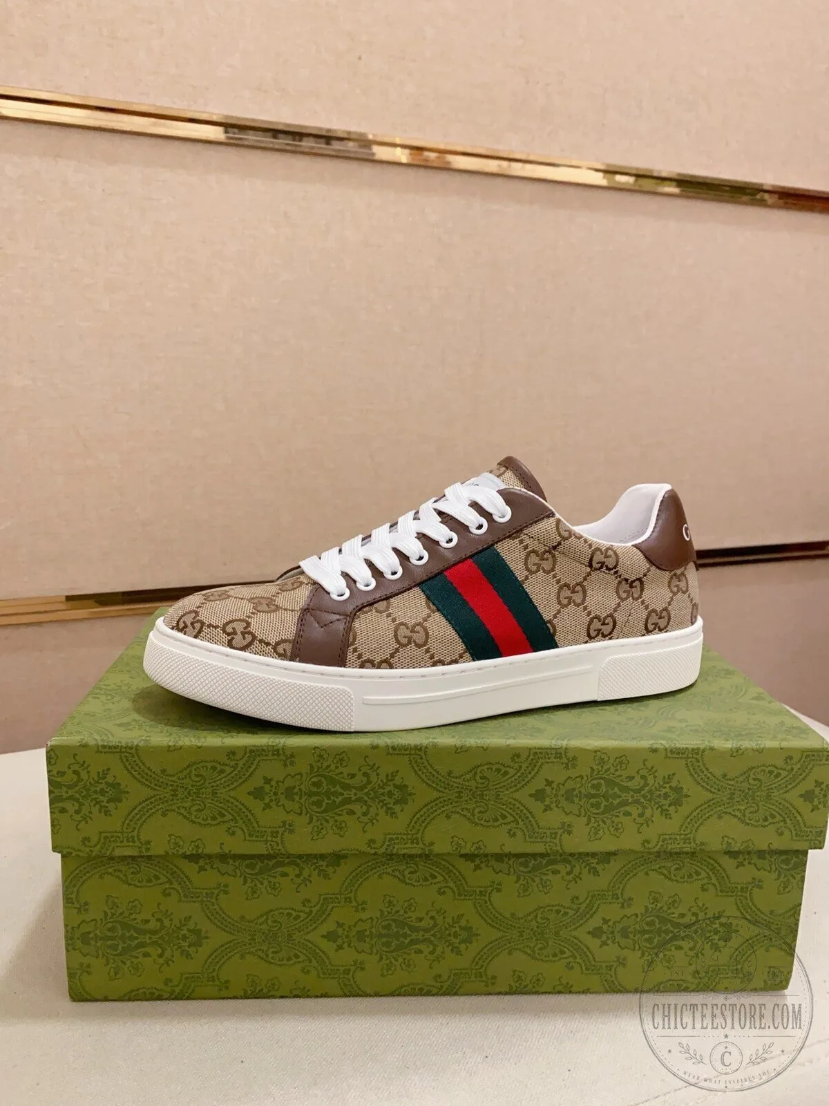 Low-Top Sneakers in Gucci Monogram Canvas Featuring Red and Green Stripe Design